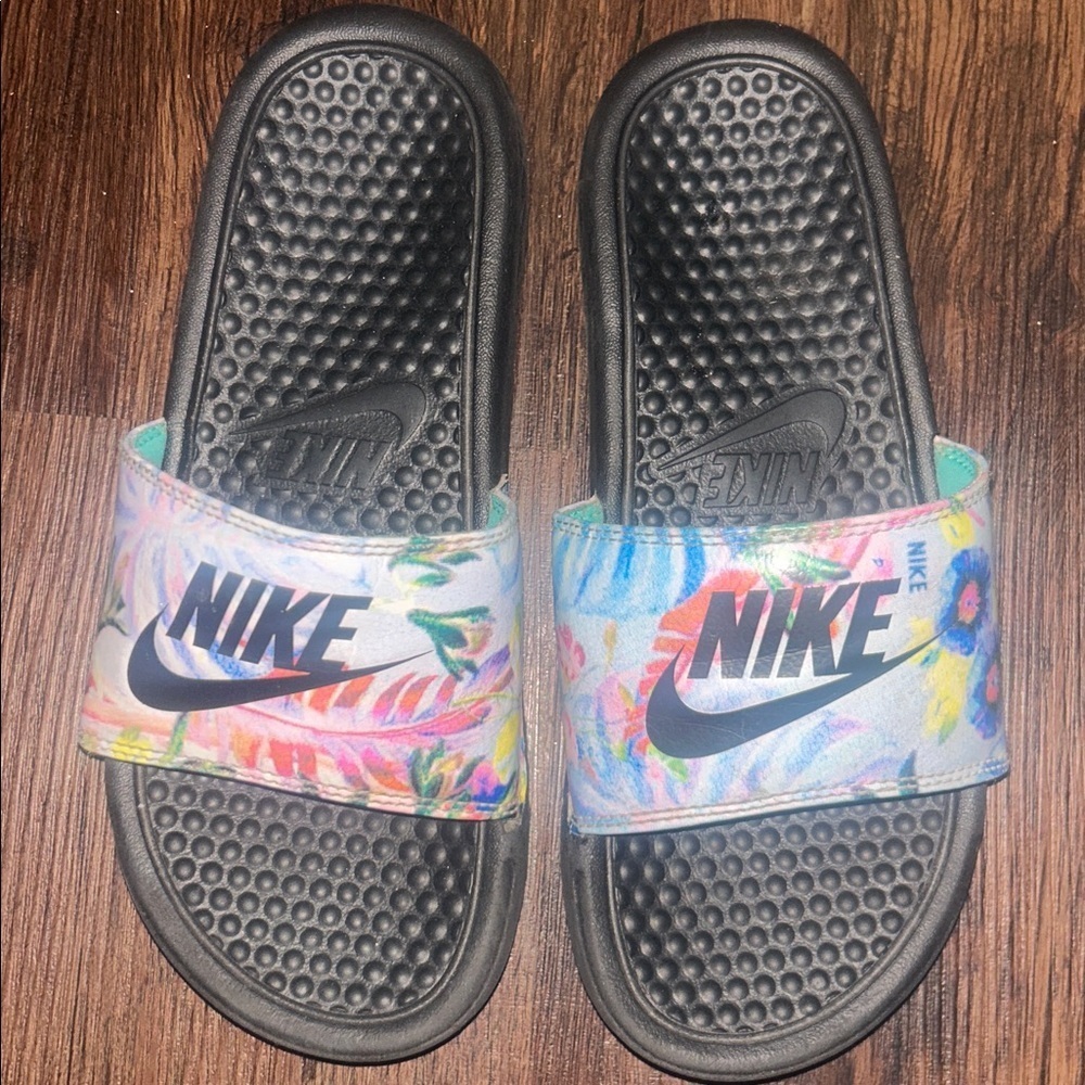 Nike Benassi JDI Floral Women's Slides size 6 multicolored